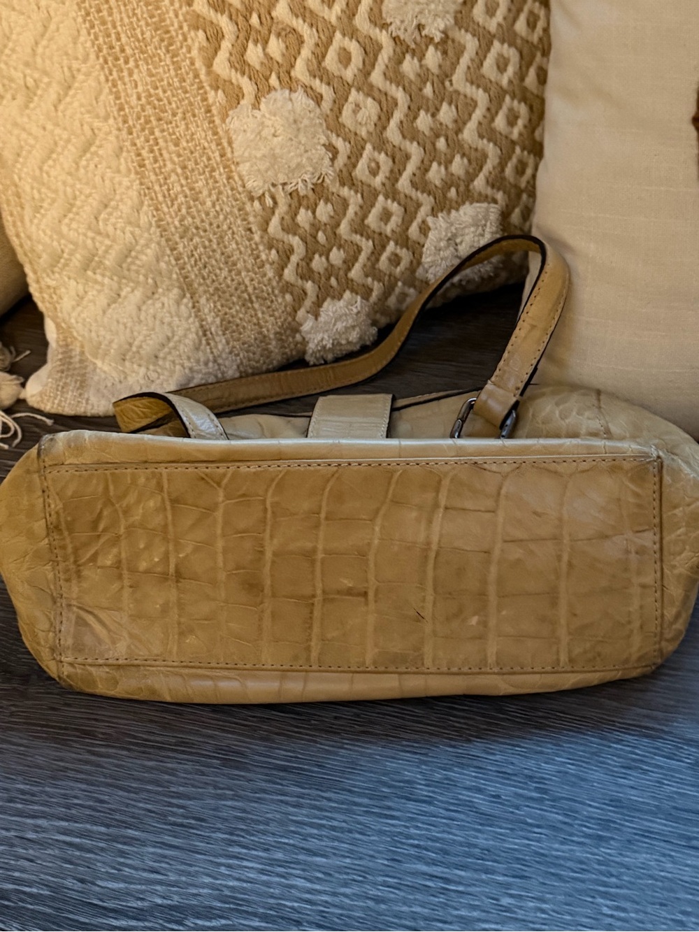 Dooney & Bourke Tan Croc Embossed Buckle Handbag Vintage Style - Picture 7 of 7